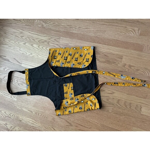 Mizzou BBQ Apron For Tailgating on Game Day with University of Missouri Tigers - Picture 5 of 5